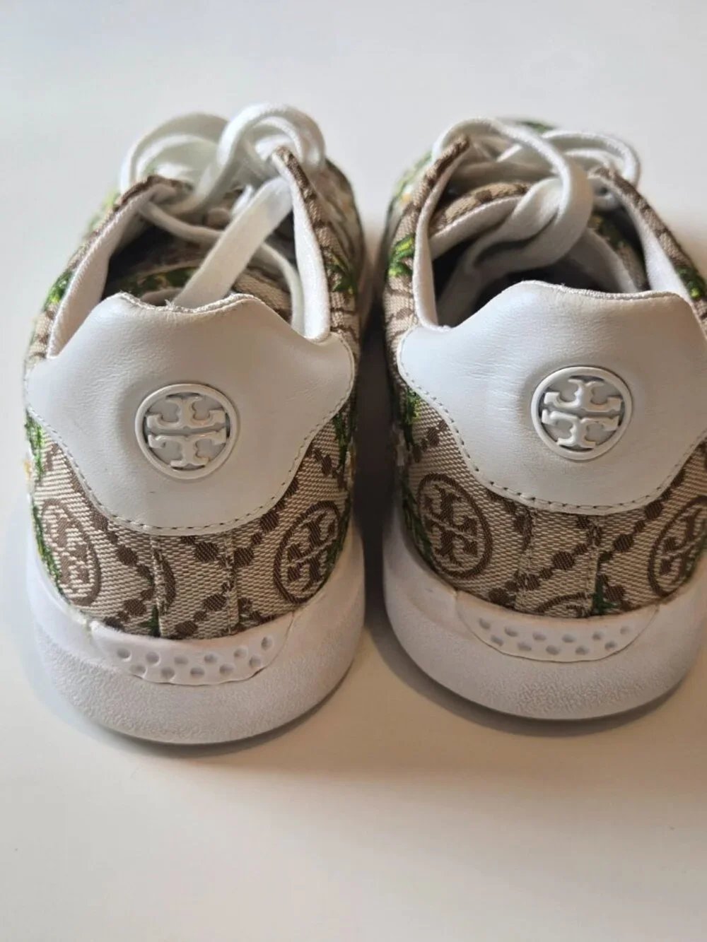 Tory Burch Daisy Floral Flower Embroidered Sneakers 8.5 Howell T-Monogram